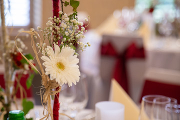 Détails de la salle du souper des mariés