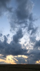 Naklejka na ściany i meble Wolken, Sonnenuntergang in Sachsen.
