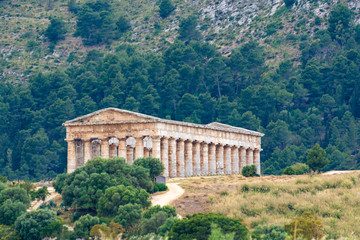 Fototapeta na wymiar Old Greek Doric temple of Segesta, Sicily, Italy