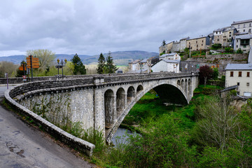 Naklejka premium Bridge over the Agout river, leading to the perched village of La Salvetat-sur-Agout