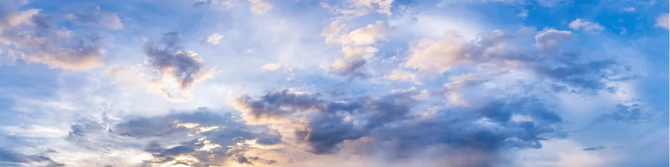 Foto auf Acrylglas Dramatischer Panoramahimmel mit Wolken bei Sonnenaufgang und Sonnenuntergang. Panoramabild. © tanarch