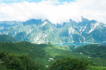 Obraz premium Beautiful nature scenery of snow mountain at the peak of Tateyama Alpine Route at Murodo, Nagano Japan.