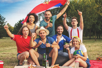 Fototapeta premium Young friends enjoy in party at the park