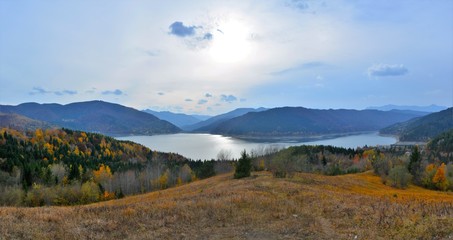 Fototapeta premium Lake Bicaz Izvorul Muntelui in autumn