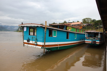Fototapeta na wymiar Laos Hausboot Mekong