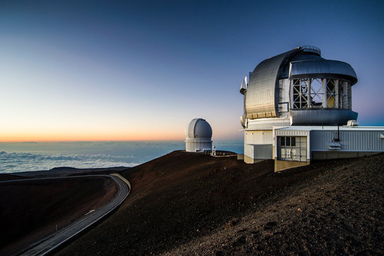 USA, Hawaii, Big Island, observatory on Mauna Kea volcano at sunset