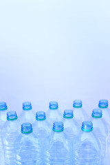 Bouteille plastique alignée avec espace pour l'écriture zone pour écrire