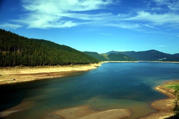 a lake between the hills