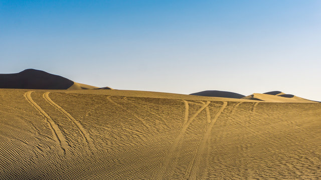 Desierto y dunas en Ica, Per&uacute;