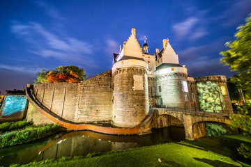 Starry Night over Château des ducs de Bretagne, Nantes, Bretagne, Loire-Atlantique, France - obrazy, fototapety, plakaty