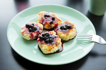 cheesecakes in a plate, jam