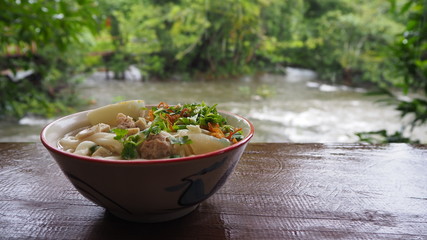 I like to eat noodles, especially small strips.
