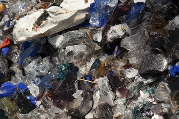 texture di pezzi di vetro e ceramica colorati