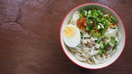 I like to eat noodles, especially small strips.