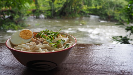 I like to eat noodles, especially small strips.