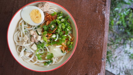 I like to eat noodles, especially small strips.