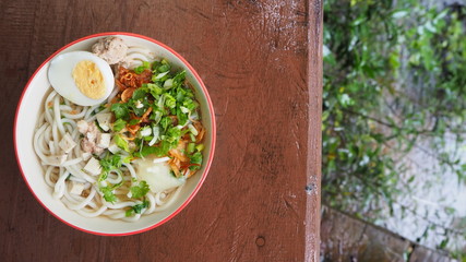 I like to eat noodles, especially small strips.