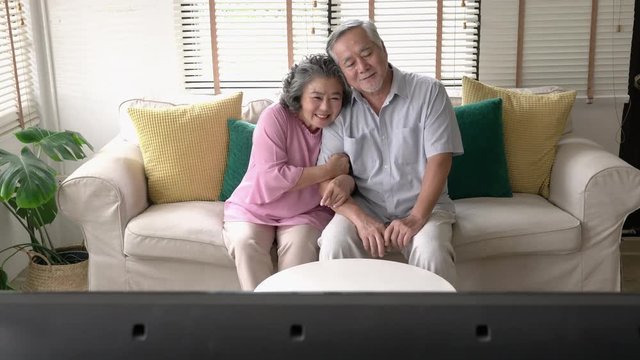 Senior couple watching movie excite emotion together at home. Concept of technology, entertainment and cinema. 4k resolution.