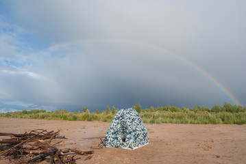 палатка с видом на радугу