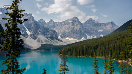 The amazing blue water and mountains of Moraine Lake