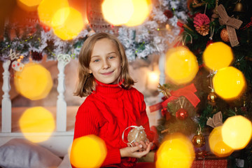 Fototapeta na wymiar girl in the Christmas lights bokeh