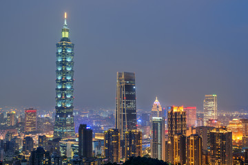 Fototapeta na wymiar Awesome night view of Taipei from top of mountain, Taiwan