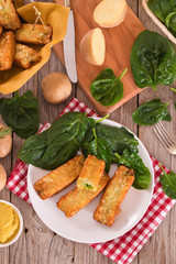 Potato croquettes with spinach and mozzarella. 