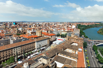 Fototapeta na wymiar beautiful view from above on the city of Zaragoza, Spain