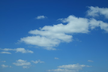 Fototapeta na wymiar 春の雲
