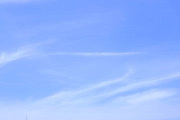 夏　爽やか　はけ雲