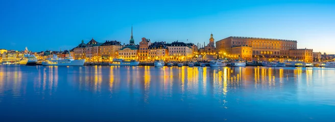 Poster Panorama view of Gamla Stan at night in Stockholm city, Sweden © orpheus26