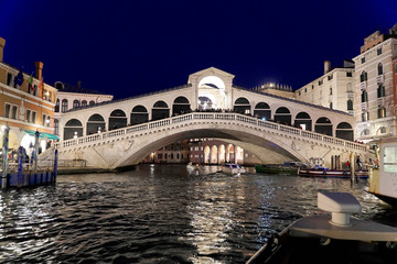 Fototapeta na wymiar Canal Grande bei der Rialto Brücke, Venedig, Italien, Europa