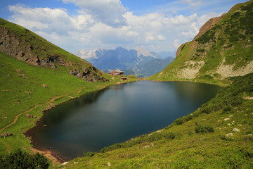 Fototapeta na wymiar Wildsee, Wildseelodersee, Wildalpsee, Bergsee, Almwiesen, Kitzbühler Alpen, Fieberbrunn, Tirol, Österreich, Europa