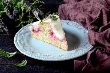 Cake with plums and sour cream