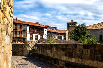 Fototapeta na wymiar Village Médiévale de Santillana en Espagne