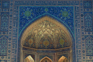 Fototapeta na wymiar Decoration of the Madrasah on the Registan Square - main square of Samarkand, Uzbekistan.