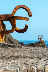 Fototapeta premium The Comb of the Wind w Donostii-San Sebastian, Hiszpania