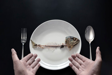 hands show nearly nothing to eat but fishbones,so anyway we have to go on fighting