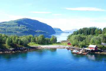 Fototapeta na wymiar Norvegia - Case sul mare