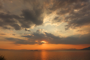 Obraz premium Beautiful sunset with clouds over the Aegean sea