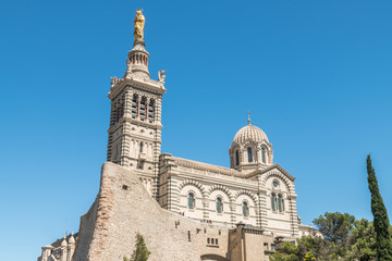 Fototapeta na wymiar Notre Dame de la Garde à Marseille