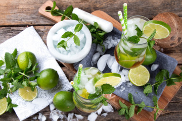 Mohito lime drinks on wooden with blur beach background