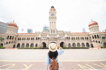 Naklejka premium Tourist is sightseeing at The Sultan Abdul Samad building is located in front of the Merdeka Square in Jalan Raja,Kuala Lumpur Malaysia.