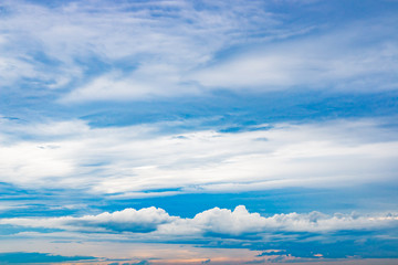 Obraz premium Blue sky background with white clouds