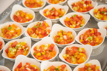 Plat faisant parti d'un buffet de nourriture