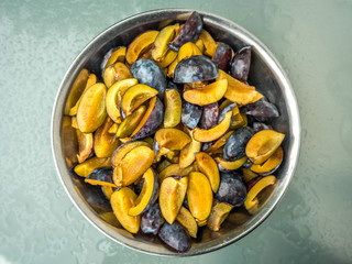 Im Sommer kommen die frischen reifen Pflaumen direkt vom Baum aus dem eigenen Garten 