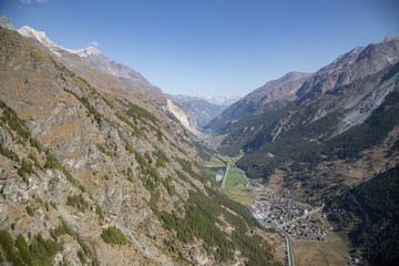 Montagne en Suisse pas loin de Zermatt en Suisse en Valais