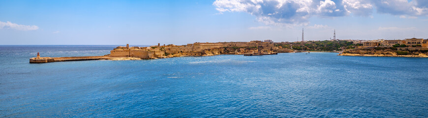 Fototapeta na wymiar Ricasoli East Breakwater and Ricasoli fort from Malta