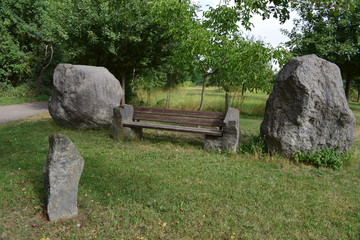 Vulkansteine umrahmen Rastplatz