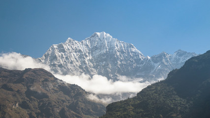 Obraz premium Everest Base Camp Thamserku - widok na góry od Lukli po bazar Phakding i Namche, Nepal